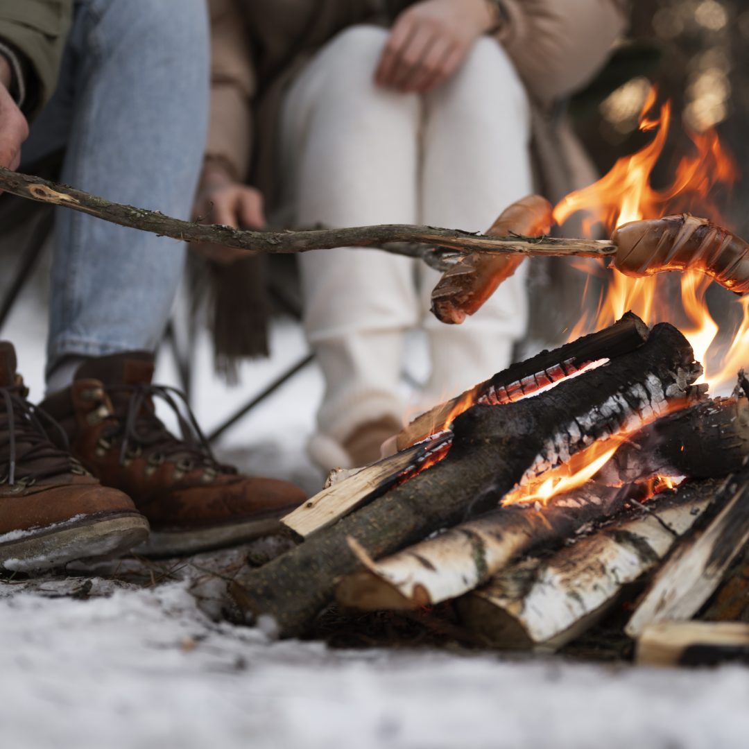 para-bawiaca-sie-na-obozie-zimowym